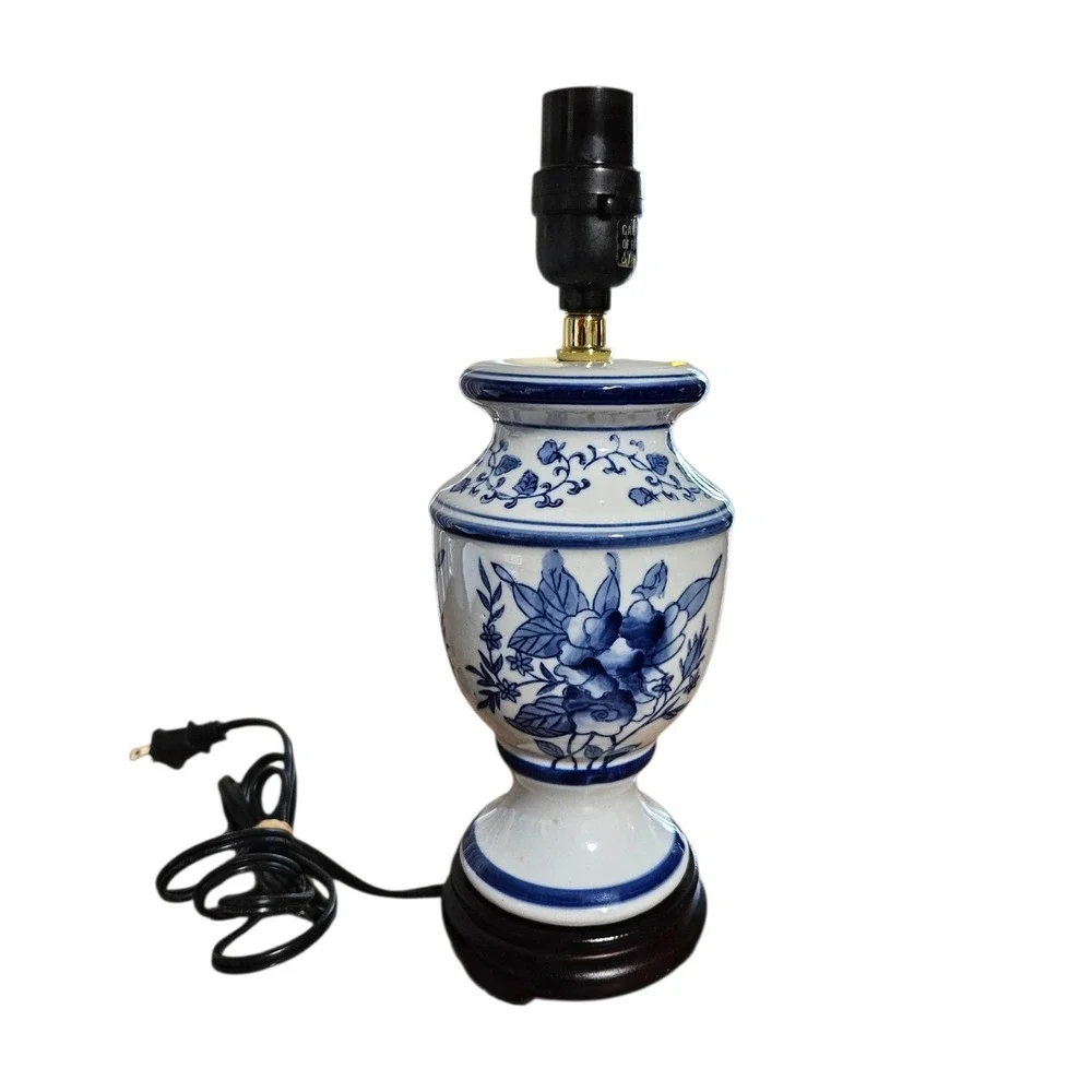 Vintage‎ 1998-99 Chinoiserie Ginger Jar Porcelain Blue White w/Rosewood Base